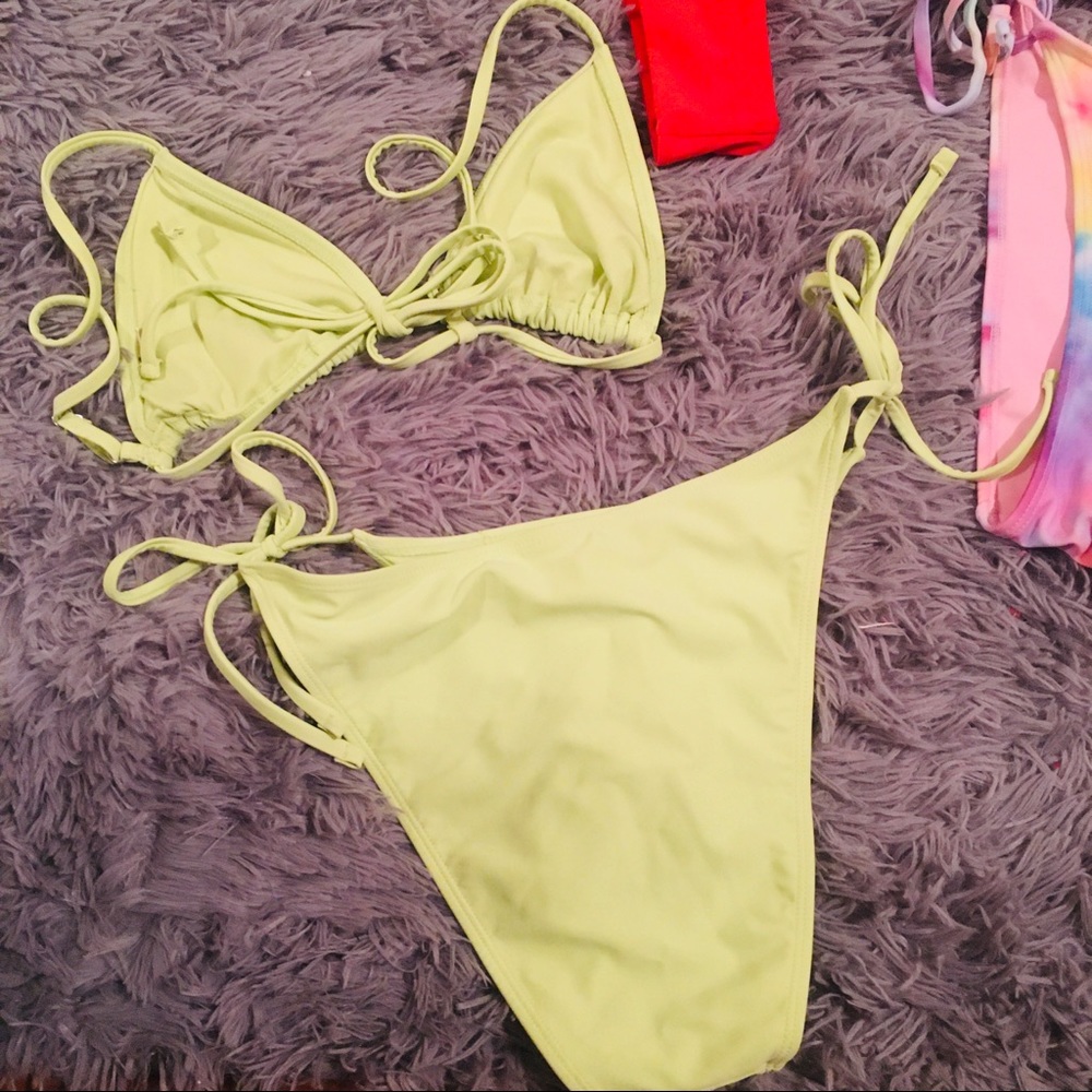 Bikinis - Picture 4 of 4